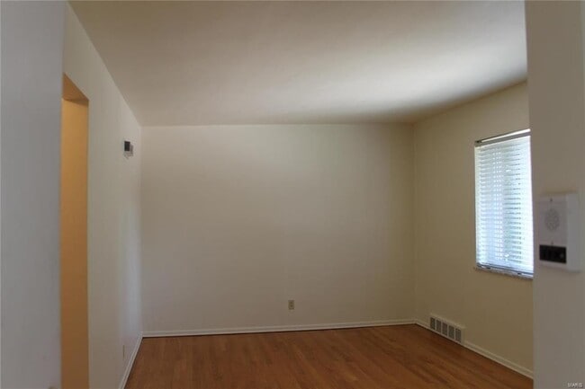 205 Monclay Ct in Kirkwood, MO - Foto de edificio - Building Photo