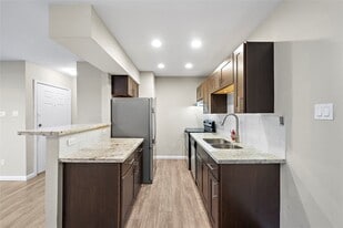 2750 Holly Hall St in Houston, TX - Building Photo