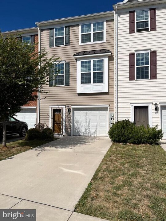 37 Winslow Ct. in Gettysburg, PA - Building Photo