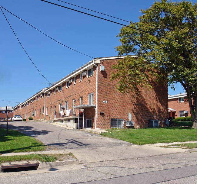 May-Lin Manor in Dayton, OH - Building Photo - Building Photo