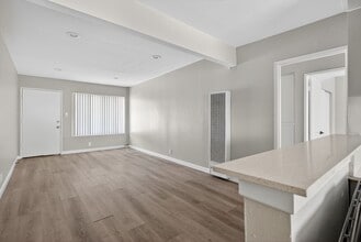 10442 Lampson Ave in Garden Grove, CA - Building Photo - Building Photo