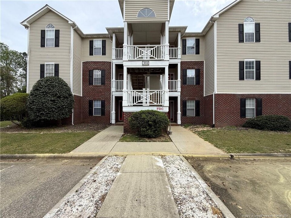 392 Bubble Creek Ct in Fayetteville, NC - Building Photo