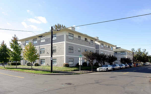 Sandy Park Apartments in Portland, OR - Building Photo - Building Photo