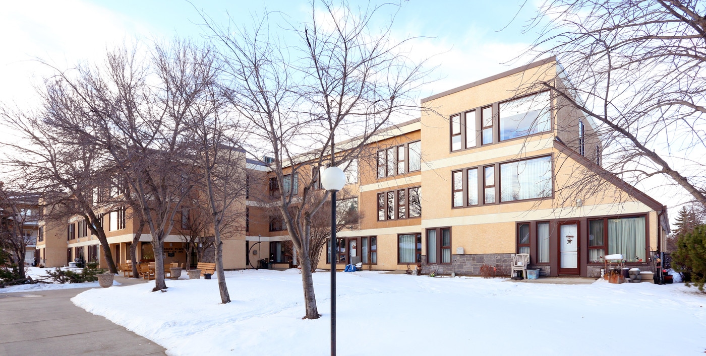 Rosslyn Place in Edmonton, AB - Building Photo