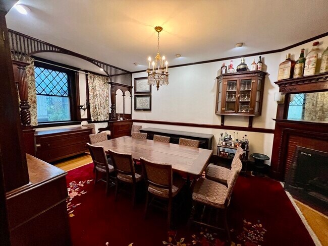 736 Washington St, Unit 1 in Brookline, MA - Foto de edificio - Building Photo