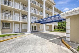 3521 Village Blvd, Unit 305 in West Palm Beach, FL - Foto de edificio - Building Photo