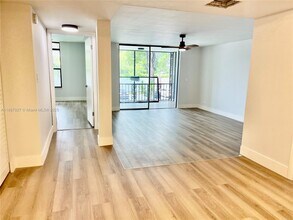 3680 Inverrary Dr in Lauderhill, FL - Building Photo - Building Photo