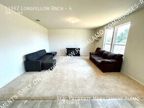 11962 Longfellow Ranch-Unit -4 in San Antonio, TX - Building Photo - Building Photo