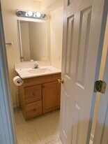 5802 Hampton Forest Way in Fairfax, VA - Building Photo