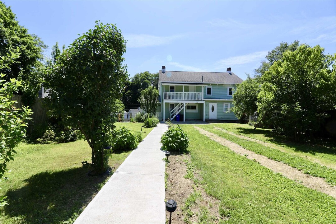 84 E Main St in Beacon, NY - Building Photo