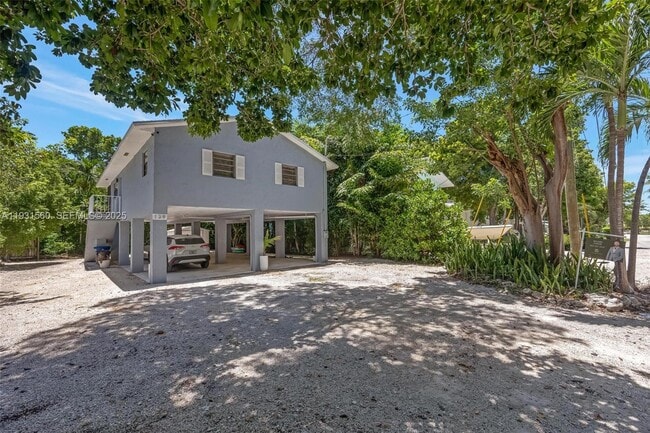 139 N Bay Harbor Dr in Key Largo, FL - Building Photo - Building Photo