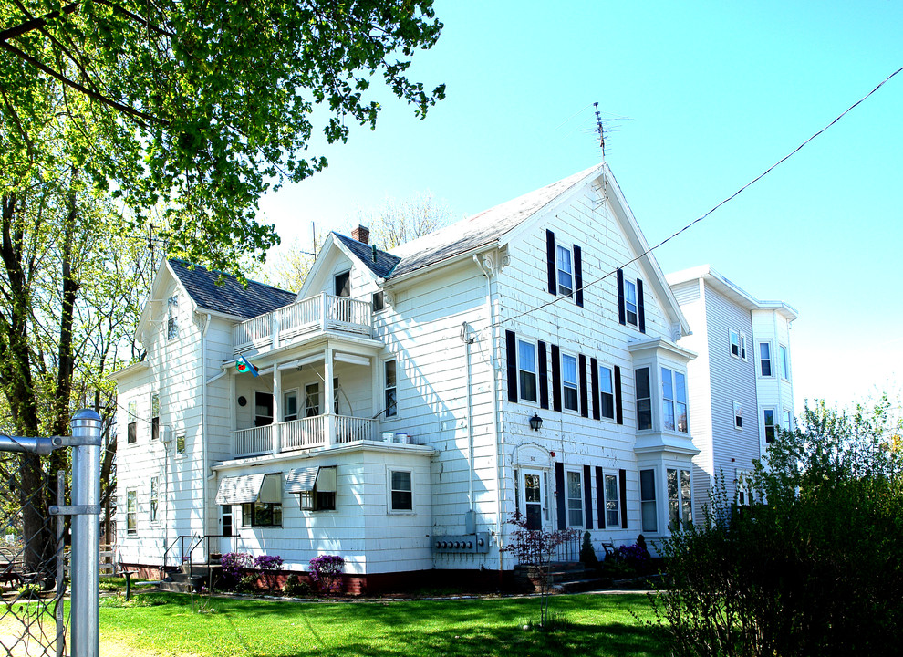 510 Rathbun St in Woonsocket, RI - Building Photo