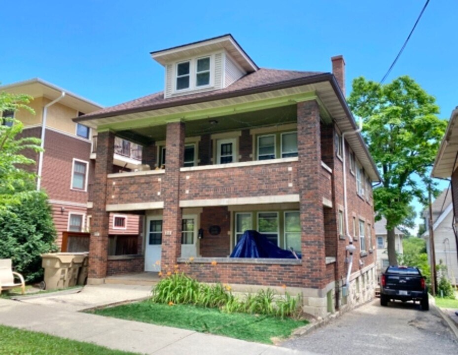 151 Lathrop St in Madison, WI - Building Photo