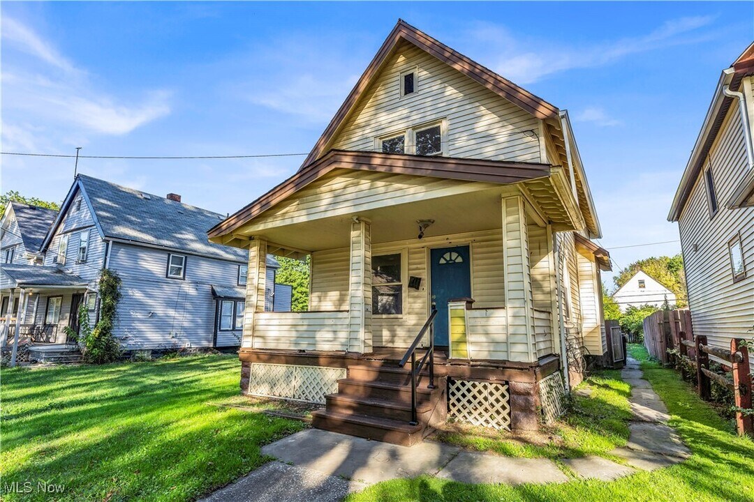 2113 W 85th St in Cleveland, OH - Foto de edificio