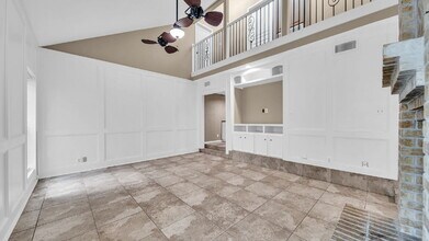 219 April Waters Dr W in Montgomery, TX - Foto de edificio - Building Photo