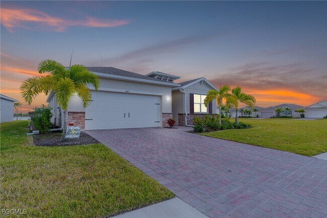 property at 607 Parkshore Lk Ave