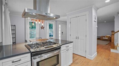485 Spring St in Newport, RI - Building Photo - Building Photo
