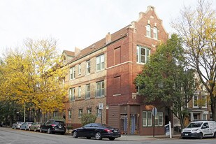 2328 N Oakley Ave in Chicago, IL - Building Photo