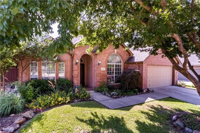 property at 5204 Lakeland Dr