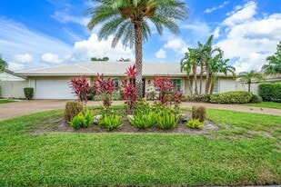 3721 NE 29th Ave in Lighthouse Point, FL - Building Photo