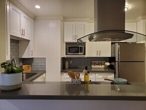 Amberwood Drive in South Pasadena, CA - Foto de edificio - Building Photo