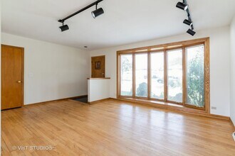 107 Stacy Ct in Glenview, IL - Building Photo - Building Photo