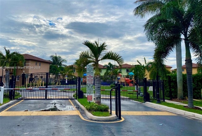 1064 NE 41st Ave in Homestead, FL - Building Photo - Building Photo