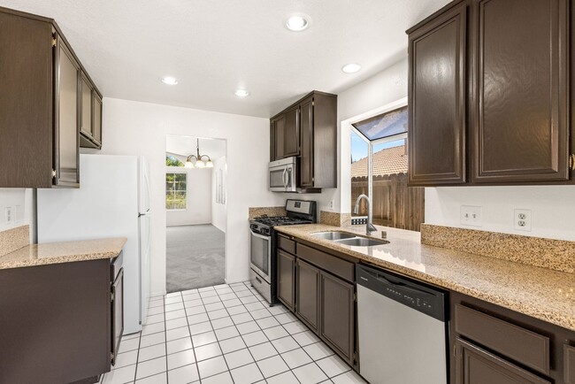 40427 Crystal Aire Ct in Murrieta, CA - Building Photo - Building Photo