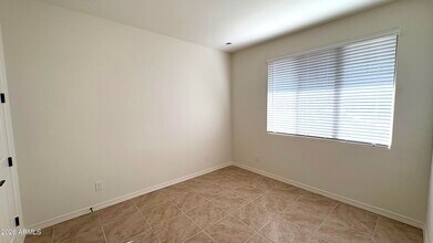 5602 W Mauna Loa Ln in Glendale, AZ - Building Photo - Building Photo