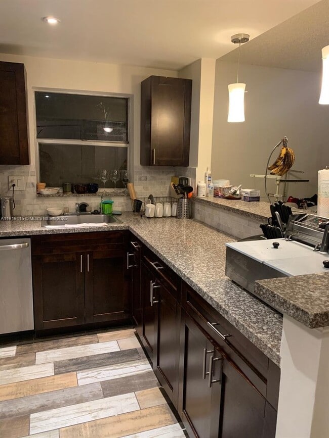 8300 Sands Point Blvd in Tamarac, FL - Building Photo - Building Photo