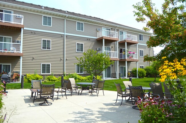 Crossroads in Fargo, ND - Foto de edificio - Building Photo