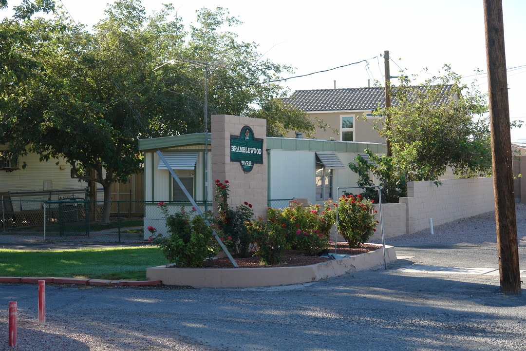 Bramblewood Mobile Home Park in Las Vegas, NV - Foto de edificio