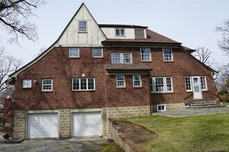 16 Bon Air Ave in New Rochelle, NY - Building Photo - Building Photo