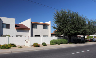 Por Of Fountain Shadows in Glendale, AZ - Building Photo - Building Photo