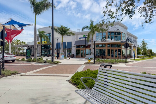 19095 Cabernet Ct in Venice, FL - Foto de edificio - Building Photo