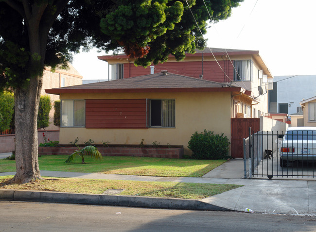 124 N Inglewood Ave in Inglewood, CA - Foto de edificio - Building Photo