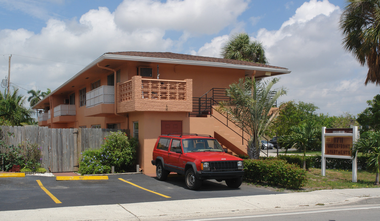 Waterfront Apartments in Pompano Beach, FL - Building Photo