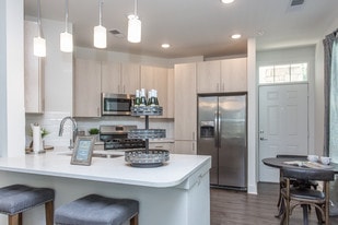 Creekside Park The Residences in The Woodlands, TX - Building Photo