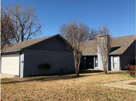 2205 Heritage Cir in Carrollton, TX - Building Photo