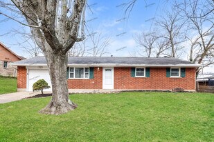 705 Peach Orchard Dr in West Carrollton, OH - Building Photo