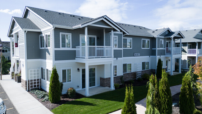 Cavalla Apartment Homes in Sumner, WA - Foto de edificio - Building Photo