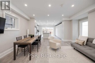 207-207 Perth Ave in Toronto, ON - Building Photo - Building Photo