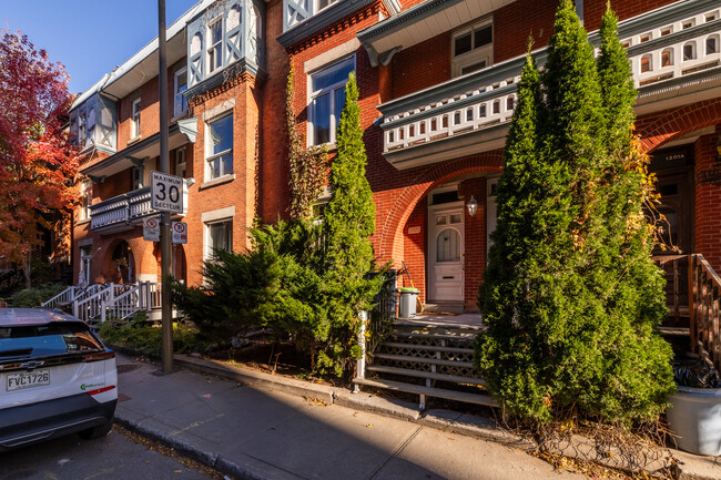 1205-1215 Sainte-Élisabeth Rue in Montréal, QC - Building Photo - Building Photo