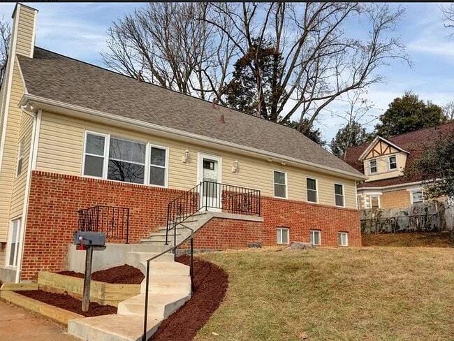 5922 Benton Heights Ave