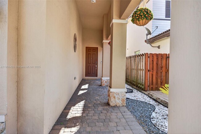 379 NE 25th Terrace in Homestead, FL - Building Photo - Building Photo