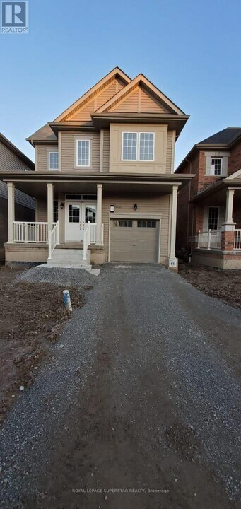 71 Esther Cres in Thorold, ON - Building Photo