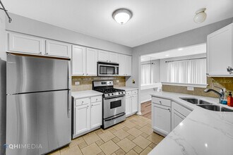 2492 Stoughton Cir in Aurora, IL - Building Photo - Building Photo
