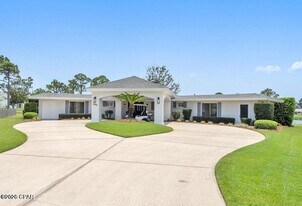628 Amberjack Dr in Panama City, FL - Building Photo