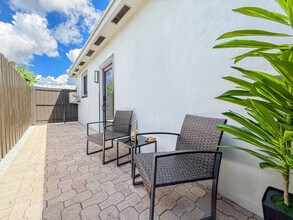 7904 Juniper St in Miramar, FL - Building Photo - Building Photo