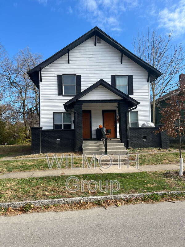 property at 3249 N Kenwood Ave